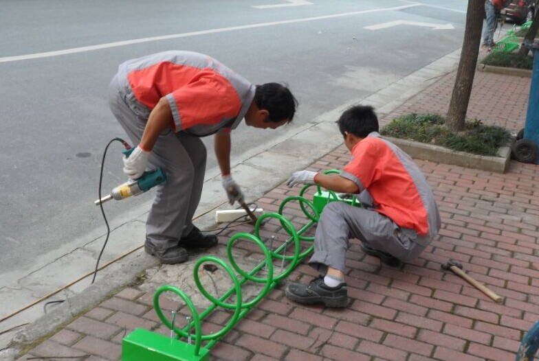 深圳市政街道全區(qū)推廣非機(jī)動(dòng)車螺旋式停車架